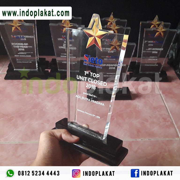 Pusat-Bikin-Cinderamata-Akrilik-Piala-Trophy-Lomba-Kejuaraan-Kantor-Event