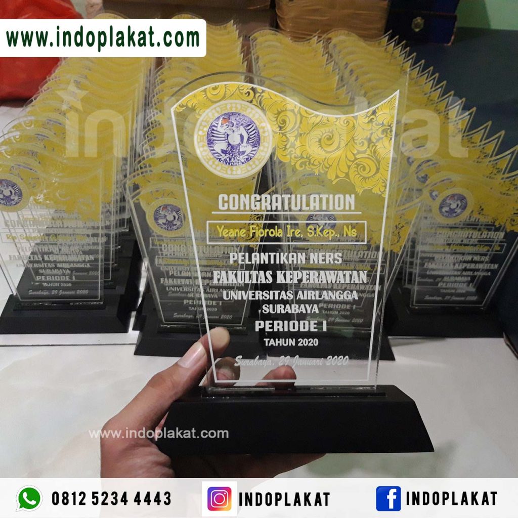 Contoh Desain Plakat Wisuda