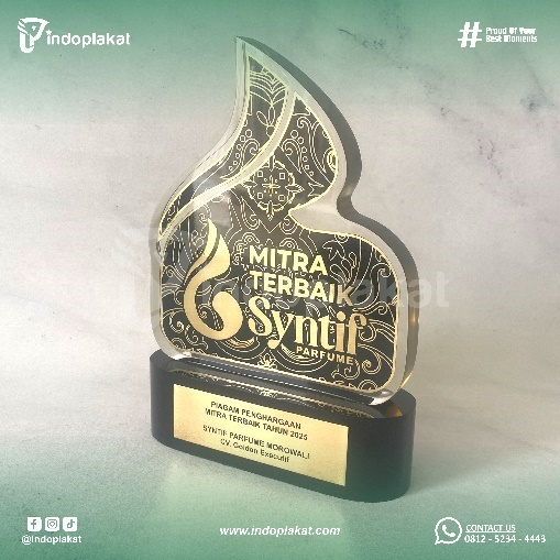 Plakat Piagam Penghargaan Mitra Terbaik Syntif Parfume