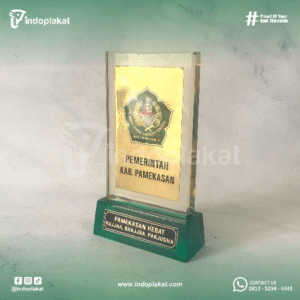 contoh plakat magang